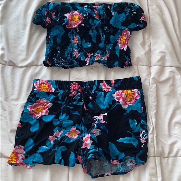 Two piece set - Picture 1 of 2